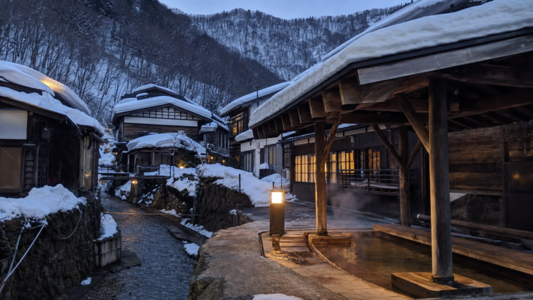 山形・肘折温泉で湯治場の時間に浸る｜二つの源泉・雪国の旅・宿選び