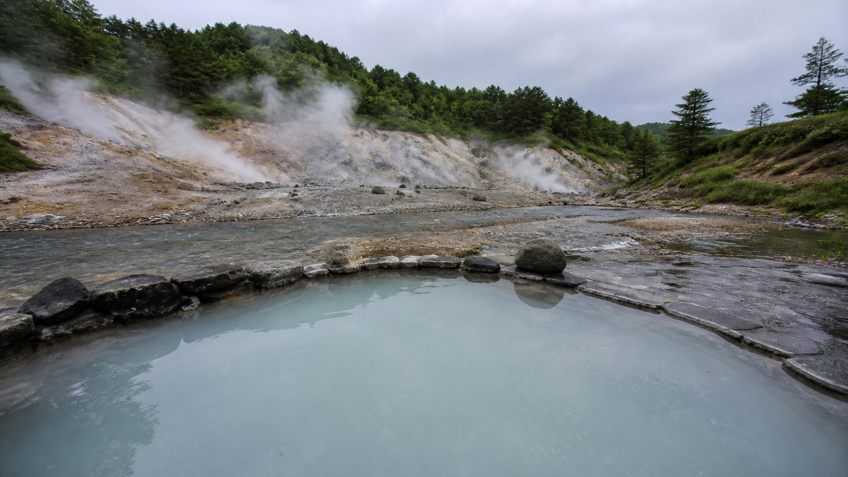 北海道・川湯温泉で強い酸性の湯を楽しむ｜源泉かけ流しの宿選びと旅の準備