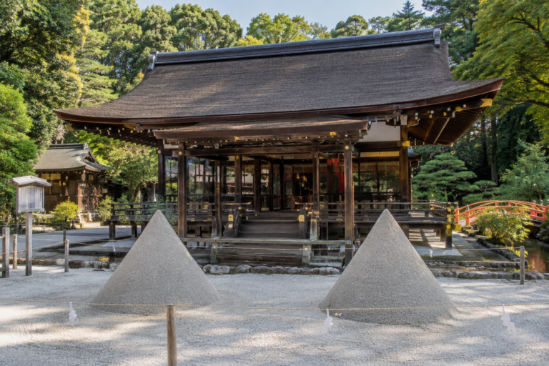 上賀茂神社の立砂と神山｜賀茂別雷大神を迎える京都最古級の祭祀